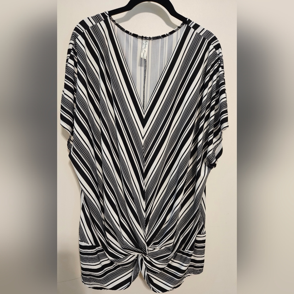 Lovely black and white striped women's 3X blouse